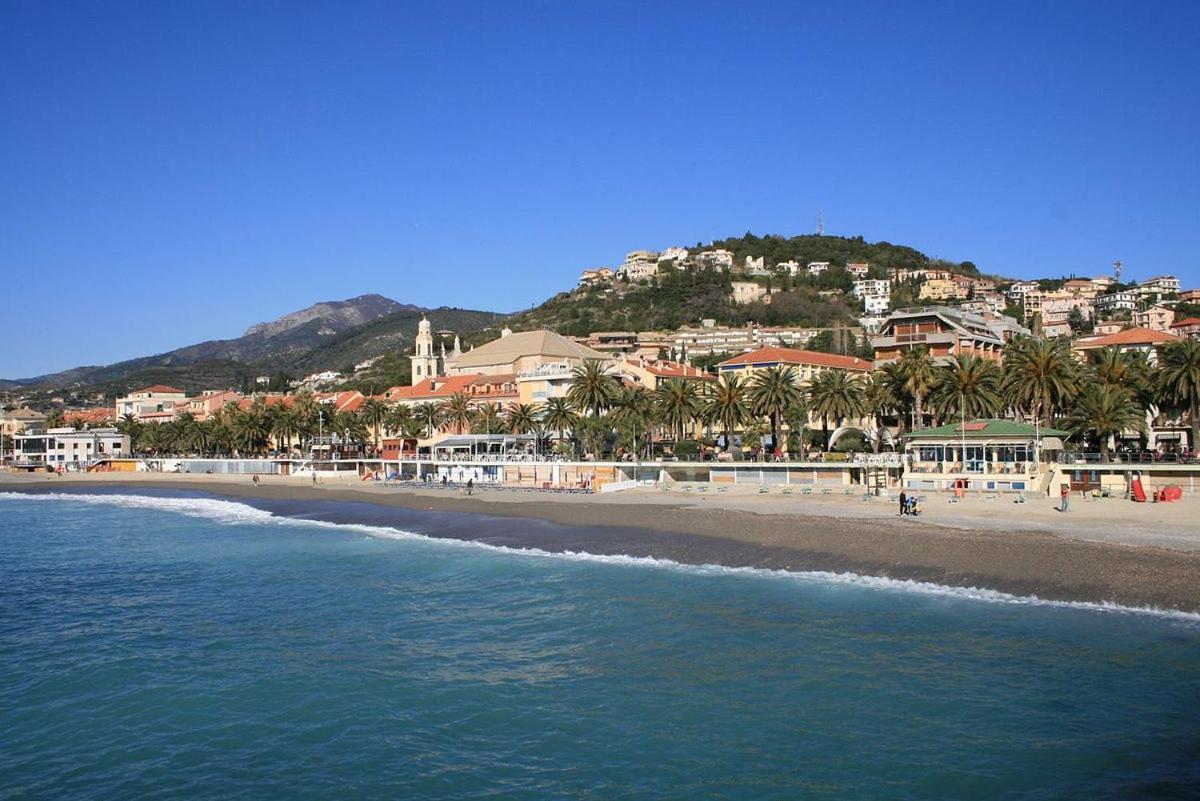 Holiday In Pietra Ligure Kültér fotó